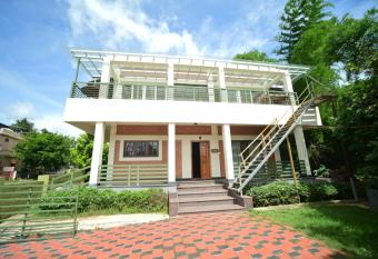 The Ashraya Home stay has Smoking/Balcony rooms