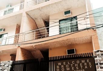 WELCOME BROTHERS HOMESTAYS -- LPU Law Gate -- For Family, Couples, Parents, Students has Balcony rooms