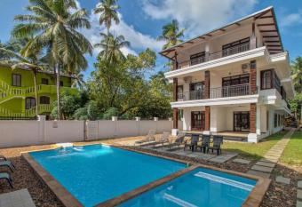 Crystal Waters 6BHK has Balcony rooms