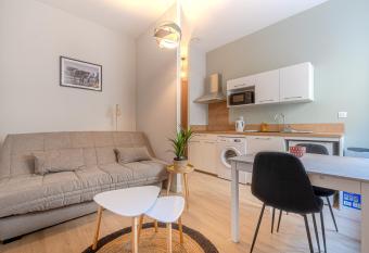 studio banc l  ger c  ur de ville allows 18 year olds to book a room