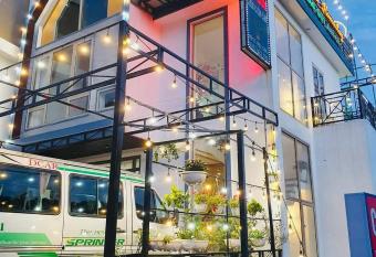 Ph     ng Chi Homestay Venuestay allows 18 year olds to book a room