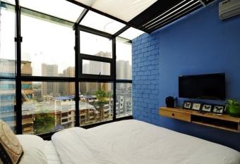 Shu Hostel allows 18 year olds to book a room