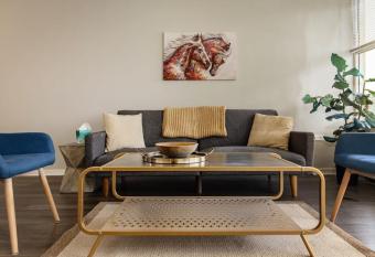 CozySuites 800 Tower 1BR w sky pool gym 19 has Balcony rooms