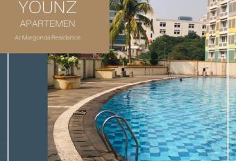 Kamar Apartemen Harian by Younz Apartmen Depok has Balcony rooms