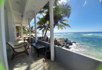 SEASHORE Resort & Villa has Balcony rooms