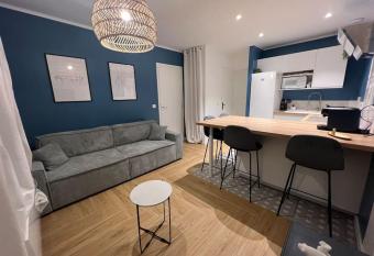 Appartement cosy proche du centre has Balcony rooms