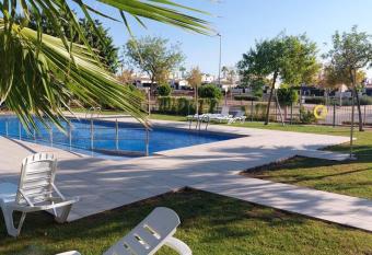 Un Oasis en Hacienda del   lamo allows 18 year olds to book a room
