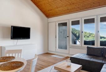 Schwarzwaldtraum has Balcony rooms