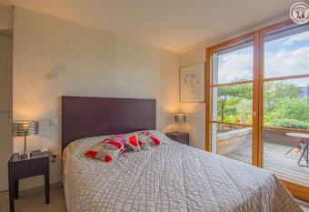 Les perrelles has Balcony rooms