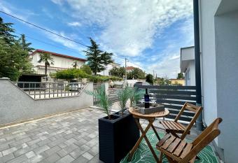 Apartments Easy has Balcony rooms