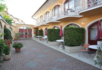 Hotel   trium has Balcony rooms