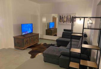 Privathaus mit Hot Tub has rooms with a private hot tub