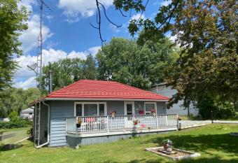 Vihome515C1-2-Bedrooms near Lake Simcoe has Balcony rooms