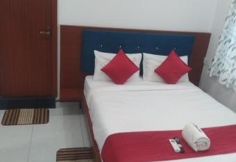 RK GRAND LUXURY AC ROOMS has Balcony rooms