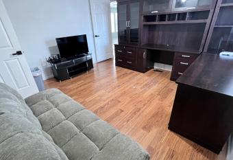 Lake Canyon Getaway! has rooms with a private hot tub