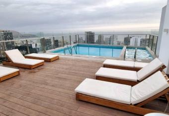 Hermoso Departamento Mono Estudio en Barranco 1502, Lima. has rooms with a private hot tub