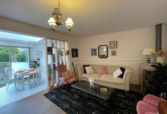 Lady Cosmopolite has rooms with a private hot tub