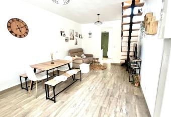 L   chapp  e MERs- Maison 3 chambres au Centre 500m de la plage has Balcony rooms