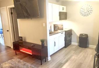 Cozy home away from home (U) has rooms with a private hot tub