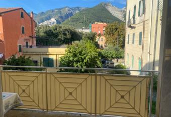 Tra Mare e Monti has Balcony rooms