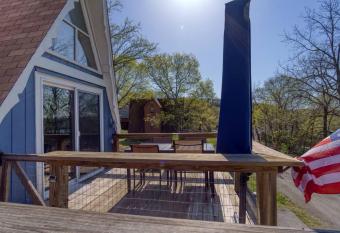 Table Rock Lake Cabin Black Oak Twin Peaks has Balcony rooms