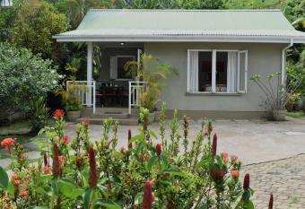 Sunbird Bungalow has rooms with a private hot tub