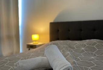 Calme et confort: Appartement 3 chambres + balcon has Balcony rooms