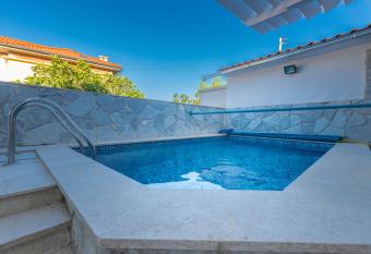 Apartments Lapis has Balcony rooms