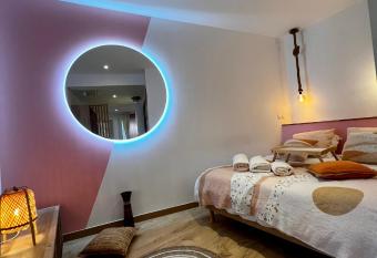 Studio Boh  me Cosy has Balcony rooms