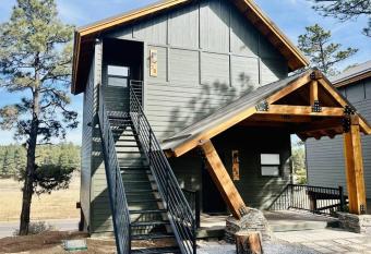 Luxury Mountain Escape! has Balcony rooms