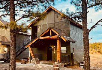 Luxury Villa over the Meadow has Balcony rooms