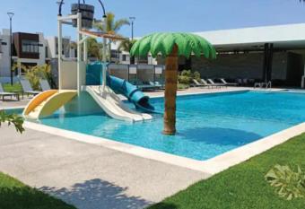 Amazing Home in Gated Community has rooms with a private hot tub