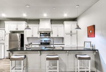 The VIP Plaza Lodge has Balcony rooms