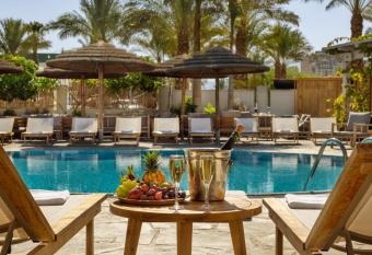 Play Eilat Hotel allows 18 year olds to book a room