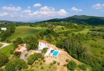 Forest Serenity Villa has Balcony rooms