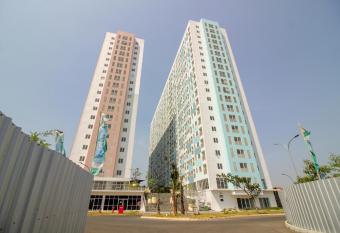 Grand apartemen sentraland karawang bykamarindo2 has Balcony rooms