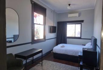 The Federal Hotel has Balcony rooms