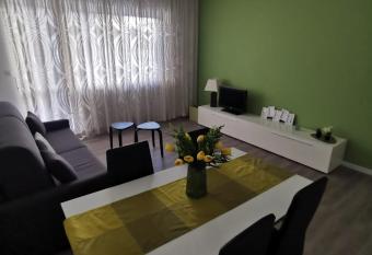 Terra di Mezzo has Balcony rooms