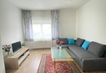 Family-friendly House in Vienna s Suburbs! has Balcony rooms