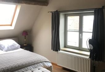 Het Oud Gemeentehuis has rooms with a private hot tub