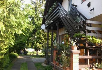 Agave Apartman allows 18 year olds to book a room