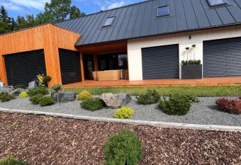 Vila na Spin   allows 18 year olds to book a room