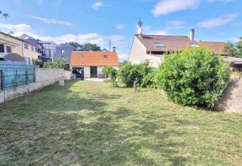 Maison familiale proche de Disneyland ,lumineuse allows 18 year olds to book a room