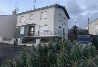 La Mine des 4 pierres has Balcony rooms