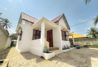 Zanzi Palm House has Balcony rooms