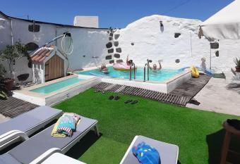 PRECIOSA CASA EMBLEMATATICA, PISCINA,WIFI has Balcony rooms