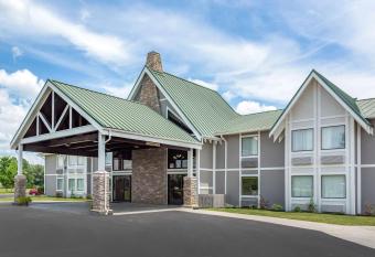 Quality Inn Ocoee allows 18 year olds to book a room