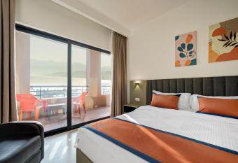 THE LOFT HOTEL By BRATUS has Balcony rooms