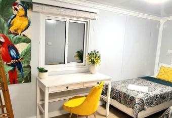 Sunset Lounge Guesthouse has Balcony rooms