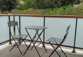 CARPE DIEM allows 18 year olds to book a room